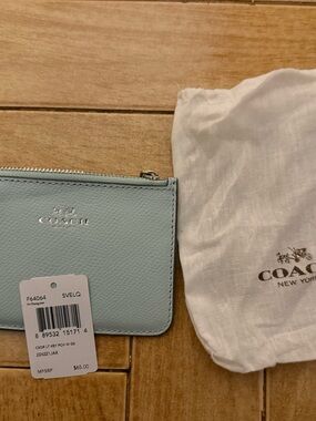 NWT Coach Pebble Leather Zip Card Case